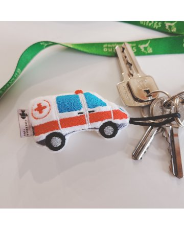 pluszowy brelok w kształcie karetki